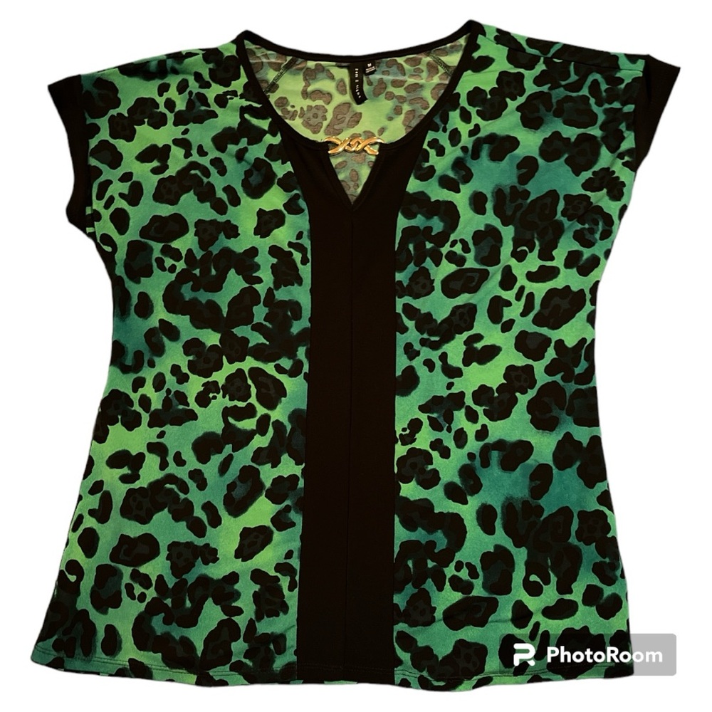 Zero 2 Eight cheetah print top size M
